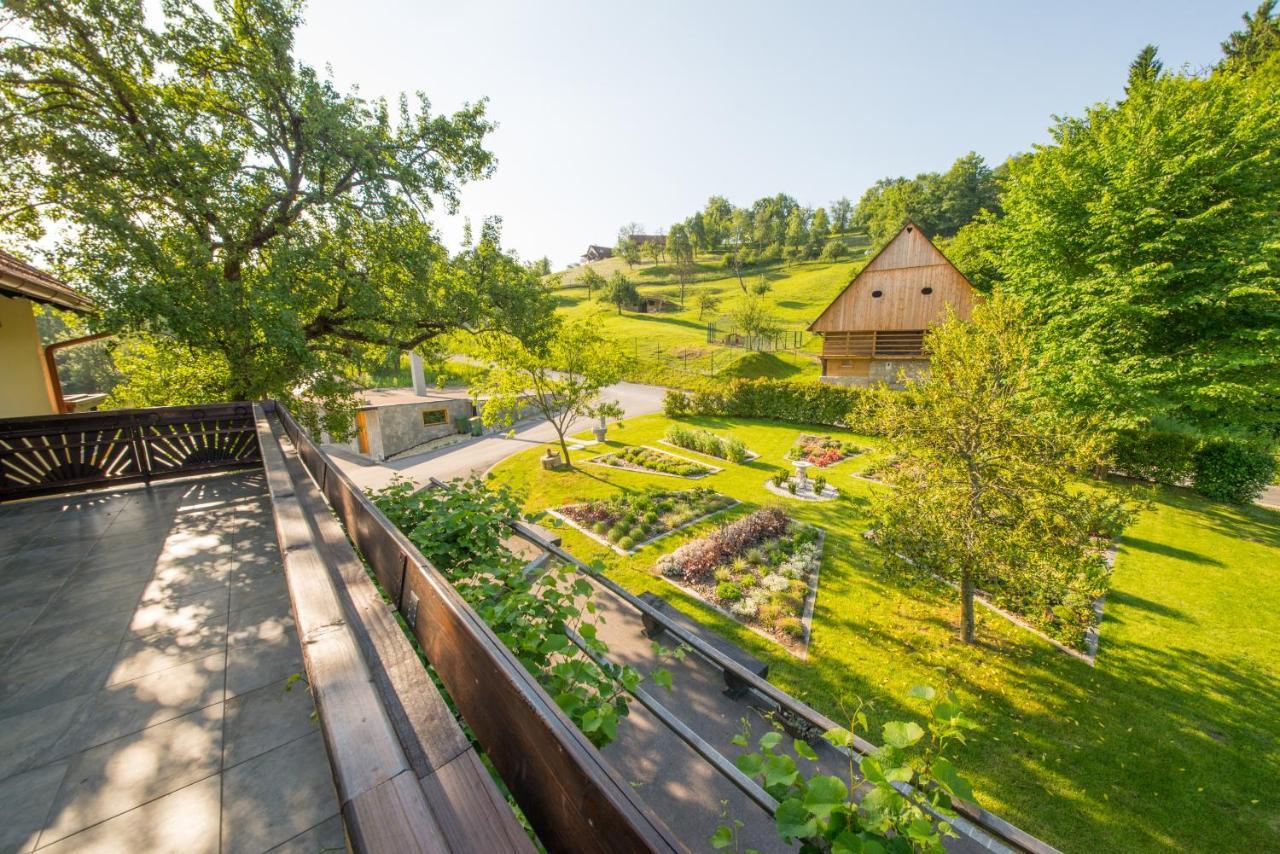 Adventure Farm Bed & Breakfast Store Exterior photo
