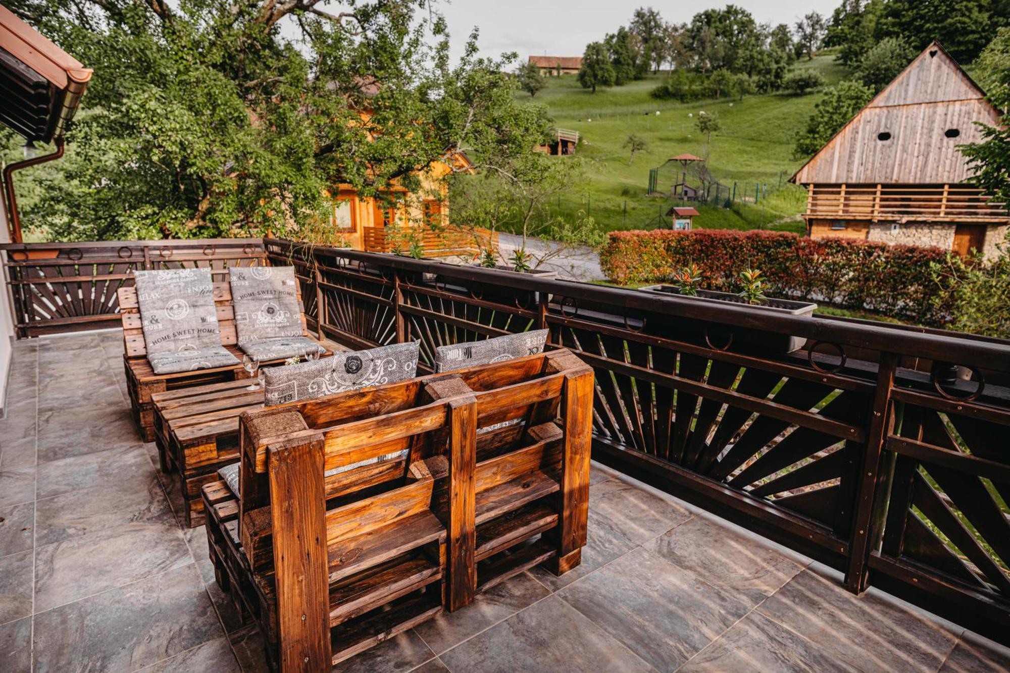 Adventure Farm Bed & Breakfast Store Exterior photo
